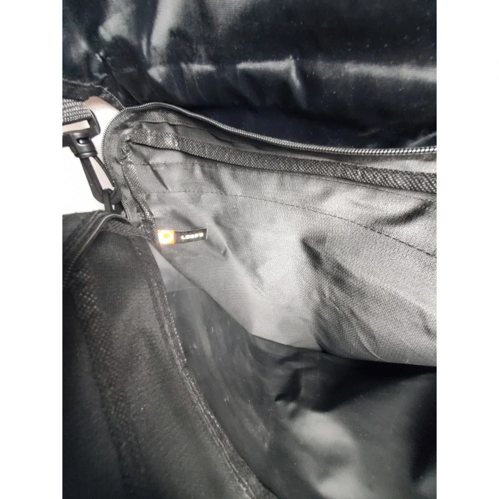 Leeds MDP Logo Travel Messenger‎ Black Travel Bag